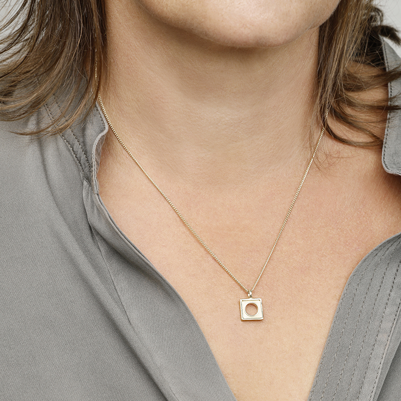 Horizon small gold pendant