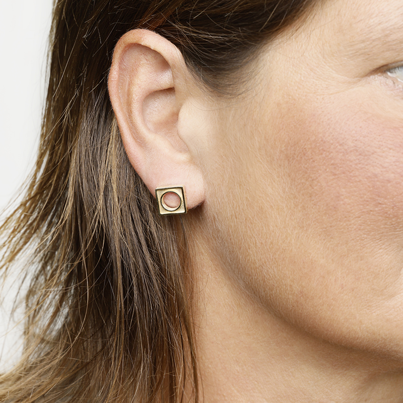 horizon gold stud earring