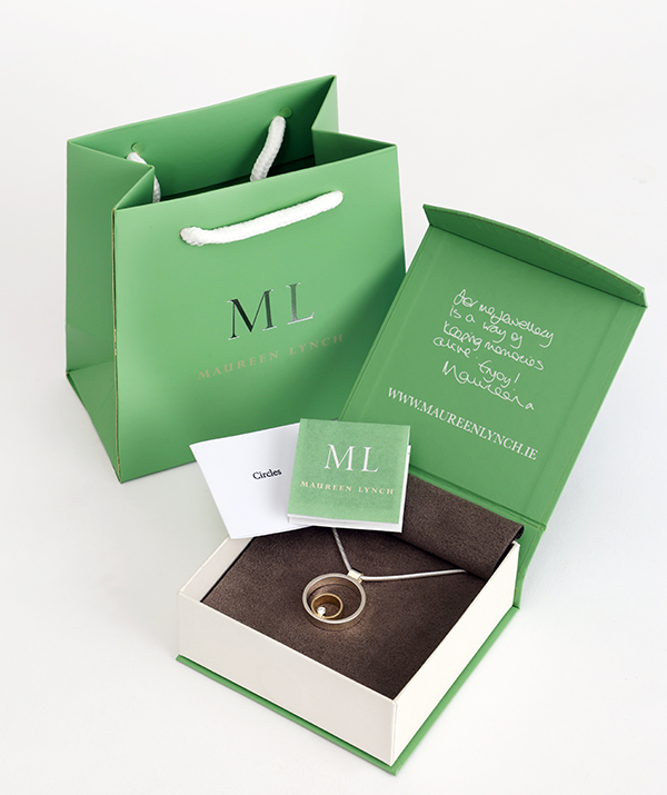Free Shipping and delivery worldwide - Maureen Lynch